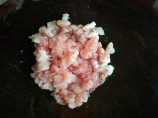 6、早餐+砂锅煲皮蛋瘦肉粥,瘦肉切成小丁