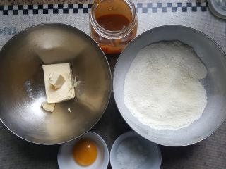 1、焦糖海盐曲奇,1.准备全部用料称量准确,备用。