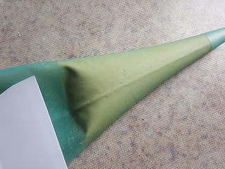 8、焦糖海盐曲奇,8.把曲奇面糊放入,裱花袋中。