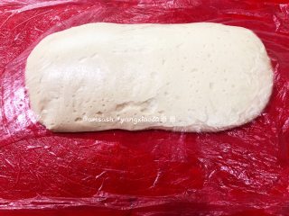 7、自制油条,发酵至2倍大，能明显的看至蜂窝状，即可