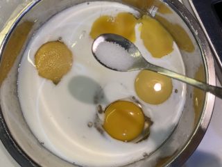 5、厚蛋烧芝士午餐肉三明治,加入盐