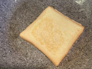 17、厚蛋烧芝士午餐肉三明治,双面翻3-4次