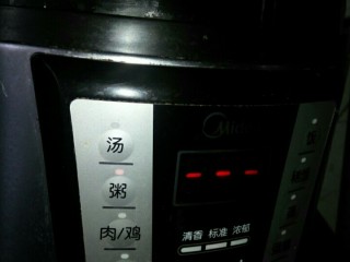 5、紫署小米粥,盖好盖子，按煮粥键