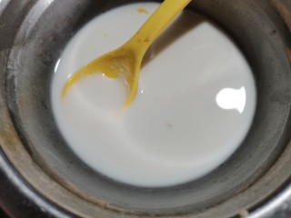 13、红豆小米粥,再用生粉和适量清水调成湿淀粉