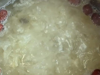 10、紫薯银耳粥,放入之后再煮二十分钟