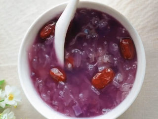 14、紫薯银耳粥,养颜美食的粥你要不要来一碗，吃了也不担心发胖喔。