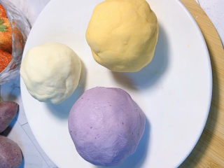 9、芋圆水果捞,三个颜色都做好了，是不是很漂亮。