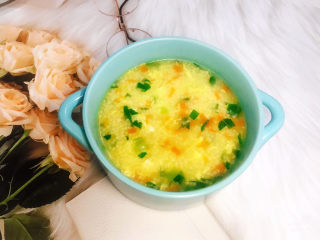 16、鸡蛋小米粥,盛入碗中,一道鲜美的鸡蛋小米粥完成了!