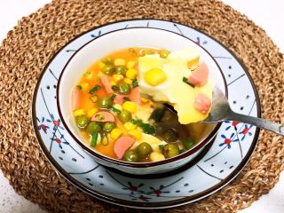 31、什锦蛋蒸豆腐,什锦蛋蒸豆腐又嫩又滑，营养丰富，非常好吃，早餐或者宵夜都可以~