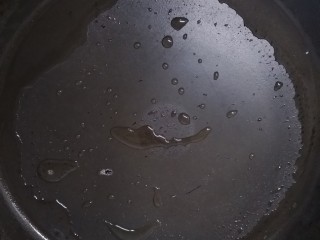 8、嫩西葫丝鸡蛋饼,平锅放油