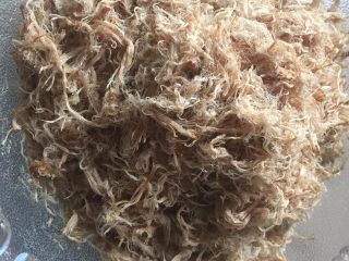 8、麻辣牛肉丝，煲剧小零嘴,程序结束，取出牛肉丝；这时候的牛肉丝已经是有点像牛肉松一样；