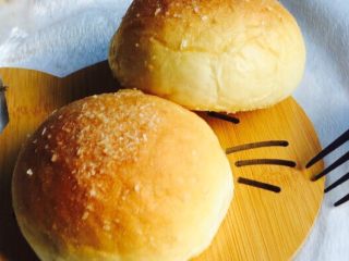 21、椰蓉面包,摆个漂亮的盘，拍几张漂亮的图片，这就是生活的滋味，平凡却又幸福！