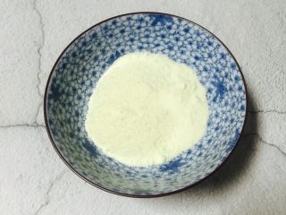 2、芒果牛奶芝麻燕麦粥,两勺得运奶粉