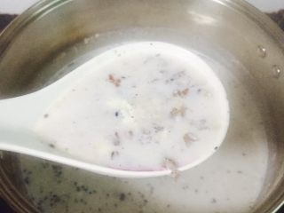 12、芒果牛奶芝麻燕麦粥,搅拌均匀即可