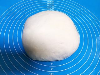 11、蓬松柔软的香葱花卷,揉面排气