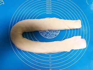 17、蓬松柔软的香葱花卷,面皮卷好了
