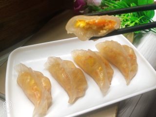 20、水晶蒸饺,出锅了，开吃了，皮很Q 弹，还是记忆中的味道