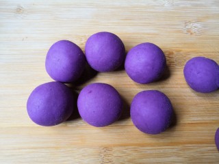 10、西米紫薯球,用同样方法做完全部。