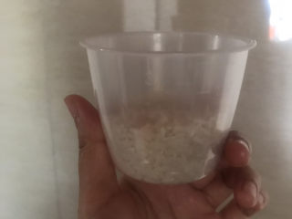 5、干贝海鲜粥,准备四分之一的米