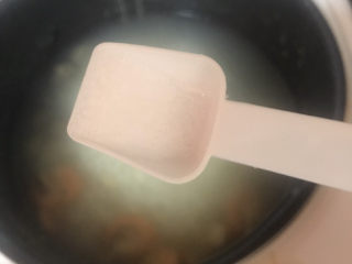 14、干贝海鲜粥,出锅前放适量盐