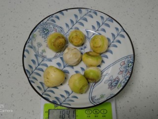 1、小米、蔓菁、枸杞粥,蔓菁洗干净