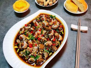 9、涝汁花螺,搭配着小火烧、小甜品还有花生????就更开心哦