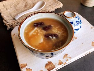 8、大米山药粥,盛出加入适量红糖即可