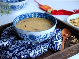 15、红糖小米杂粮粥,一口气能喝下两碗的小米红糖杂粮粥,值得你做哦。