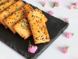 12、红薯酥,出炉晾凉即可。