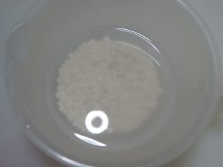 5、紫薯西米粥,将两者混合淘洗干净。