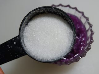 11、紫薯西米粥,加入适量白糖搅拌均匀即可~
