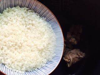 14、#猪肋排#筒骨胡萝卜粥,倒入大米