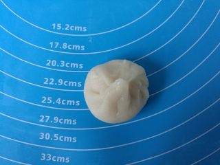 6、福满楼红豆酥,捏成包子的样子。