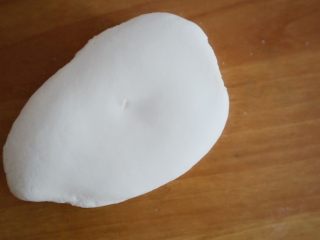 6、创意奶牛花纹切片馒头,大概揉至20分钟左右，光滑即可如图