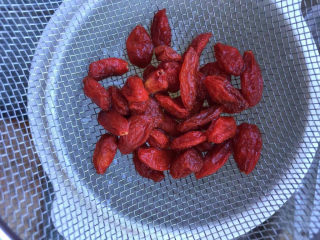 7、紫薯小米粥,沥干水分备用。