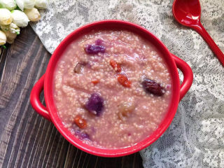 17、紫薯小米粥,趁热乎吃吧。