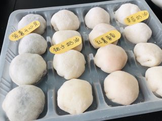 15、百味糯米糍,圆啾啾的糯米糍就做好了，哈哈哈，好吃好吃。