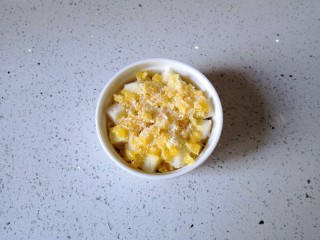 6、香橙烤吐司—清新香甜的早餐,表面撒上椰蓉。