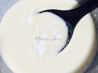 3、快手版老北京春饼（土豆丝卷饼）,加少许盐混匀