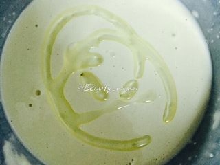 4、快手版老北京春饼（土豆丝卷饼）,加少许油混匀