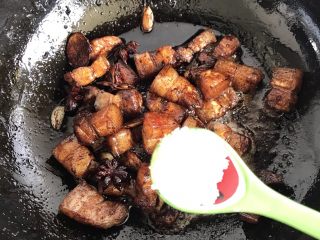 11、秘制软糯可口红烧肉,糖小半勺增加红烧肉口感