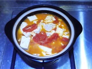14、蕃茄豆腐煲,豆腐入味即可关火。