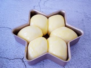 11、六角星面包,表面刷蛋液