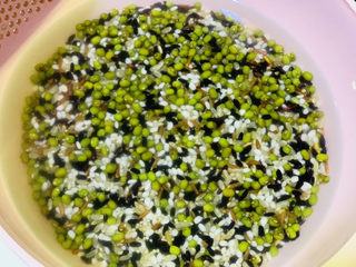 9、腊八粥,将所有米洗净