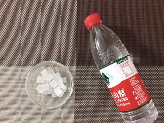 3、夏日清爽甜品--火龙果凉粉,冰糖40克，清水500克