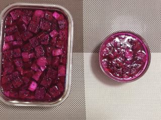 9、夏日清爽甜品--火龙果凉粉,放冰箱冷藏数小时