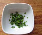 11、传统水煮牛肉,蒜苗切碎