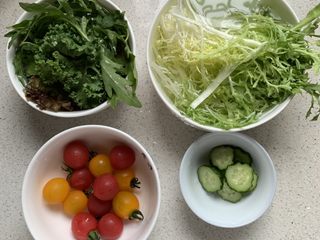 2、藜麦酸奶沙拉,蔬菜洗净