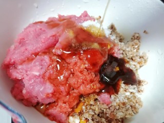 4、营养早餐【干拌红油抄手】,蚝油2勺、盐1勺、鸡精、猪油2勺（猪油提前化开，容易搅拌）