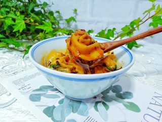 15、营养早餐【干拌红油抄手】,红油抄手凭借着薄而劲道的外皮，Q弹鲜美的内馅，配上红亮醇香的油辣子，一举俘获你的味蕾！